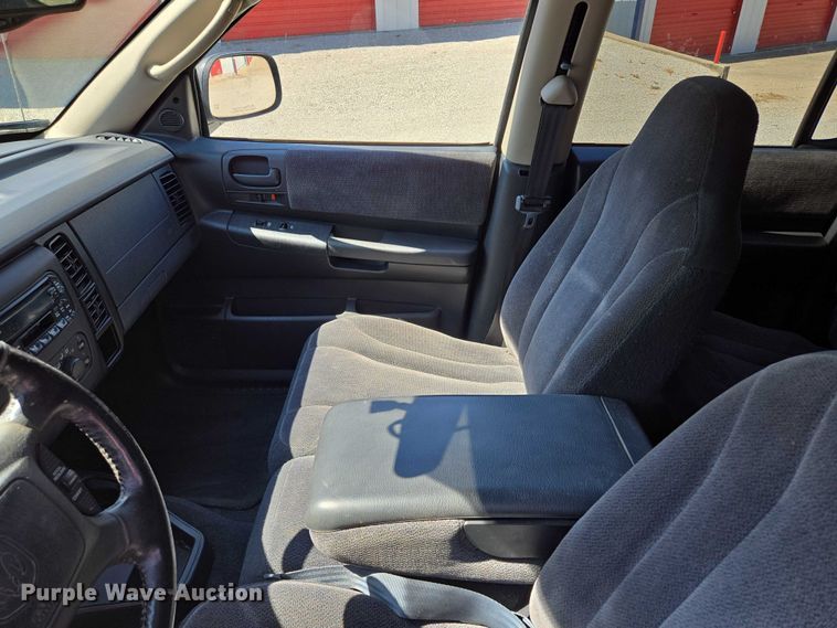 image for item EM7377 2003 Dodge Dakota Quad Cab pickup truck