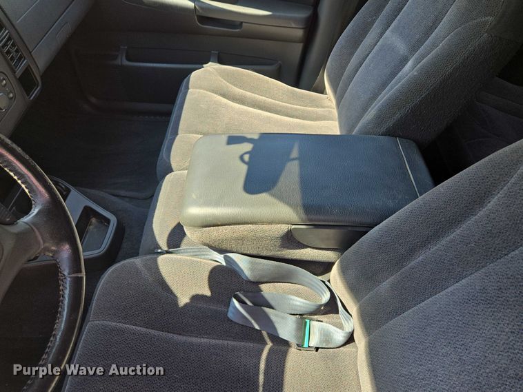 image for item EM7377 2003 Dodge Dakota Quad Cab pickup truck