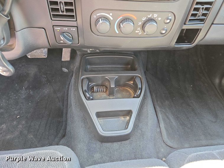 image for item EM7377 2003 Dodge Dakota Quad Cab pickup truck