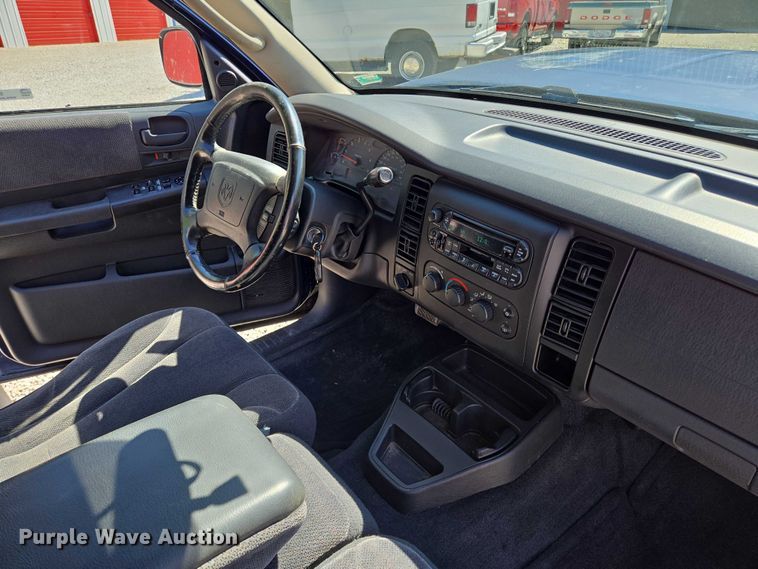 image for item EM7377 2003 Dodge Dakota Quad Cab pickup truck