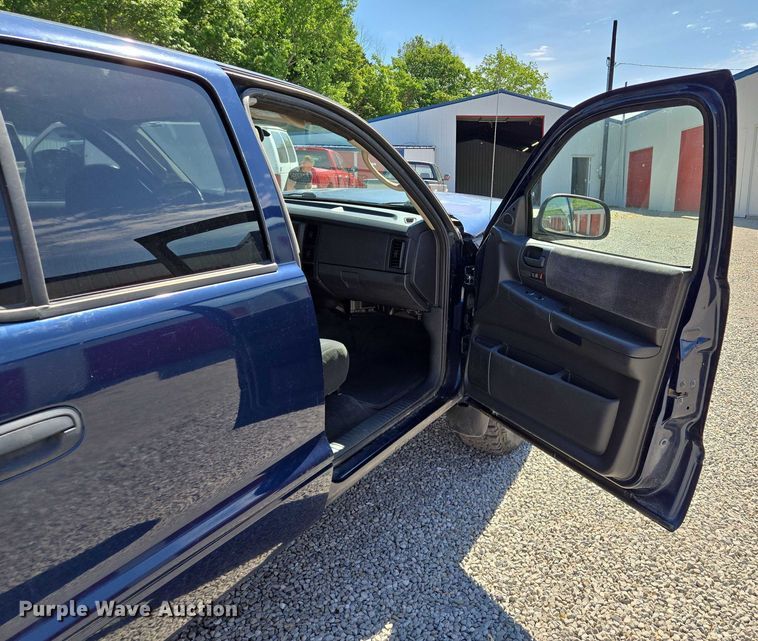 image for item EM7377 2003 Dodge Dakota Quad Cab pickup truck