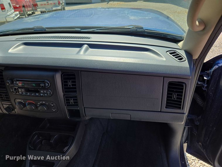 image for item EM7377 2003 Dodge Dakota Quad Cab pickup truck