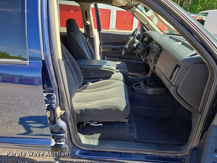 image for item EM7377 2003 Dodge Dakota Quad Cab pickup truck