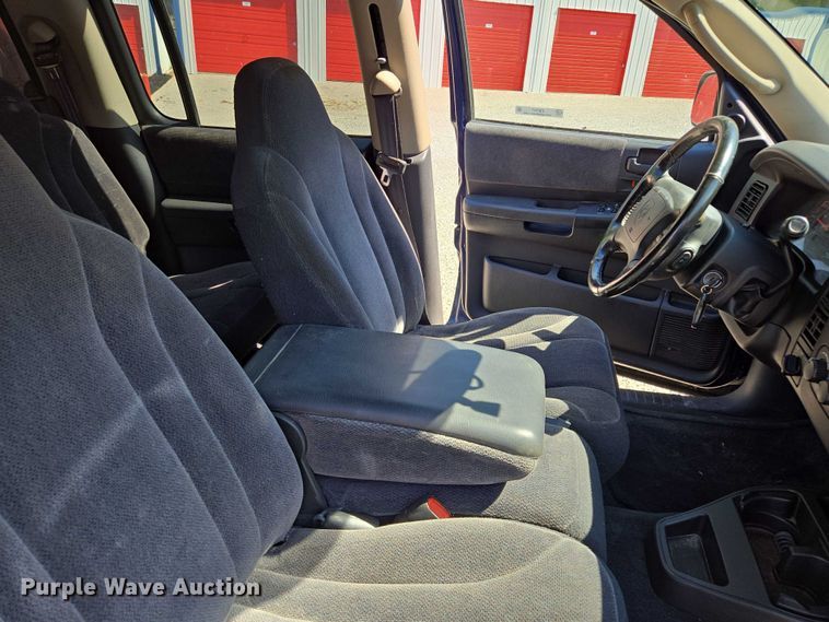 image for item EM7377 2003 Dodge Dakota Quad Cab pickup truck