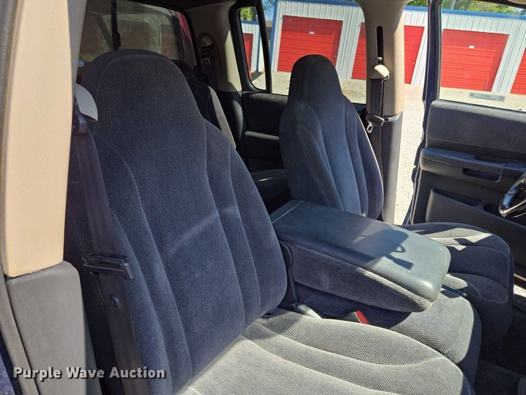 image for item EM7377 2003 Dodge Dakota Quad Cab pickup truck