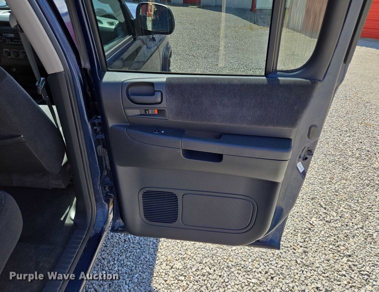 image for item EM7377 2003 Dodge Dakota Quad Cab pickup truck