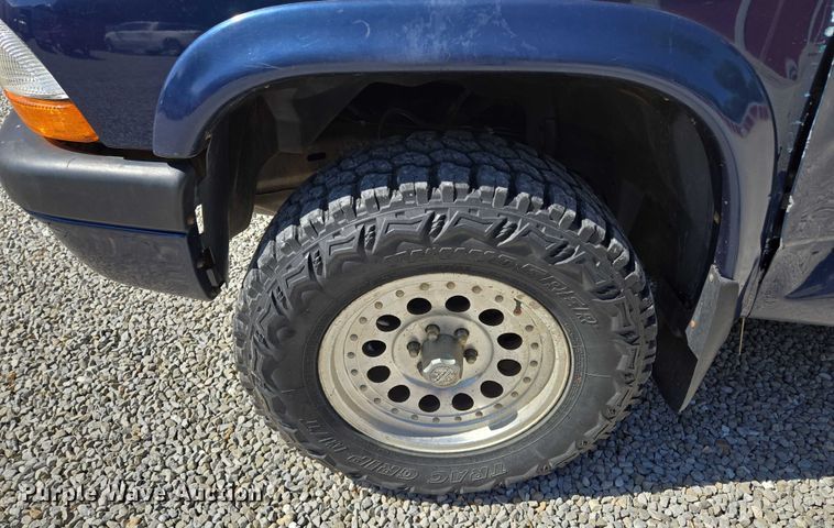 image for item EM7377 2003 Dodge Dakota Quad Cab pickup truck