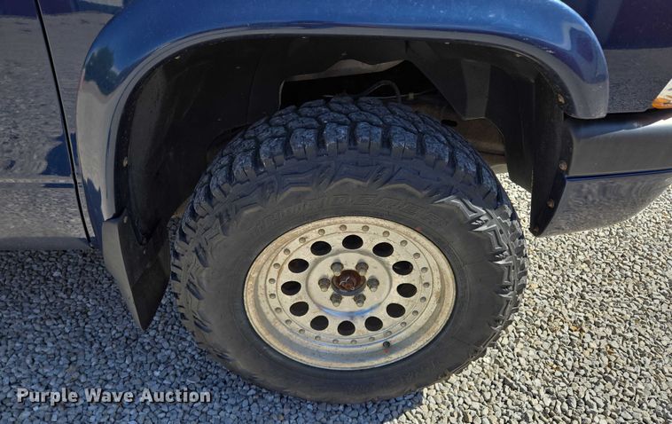 image for item EM7377 2003 Dodge Dakota Quad Cab pickup truck