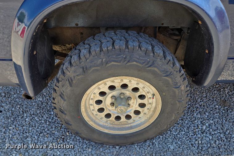 image for item EM7377 2003 Dodge Dakota Quad Cab pickup truck