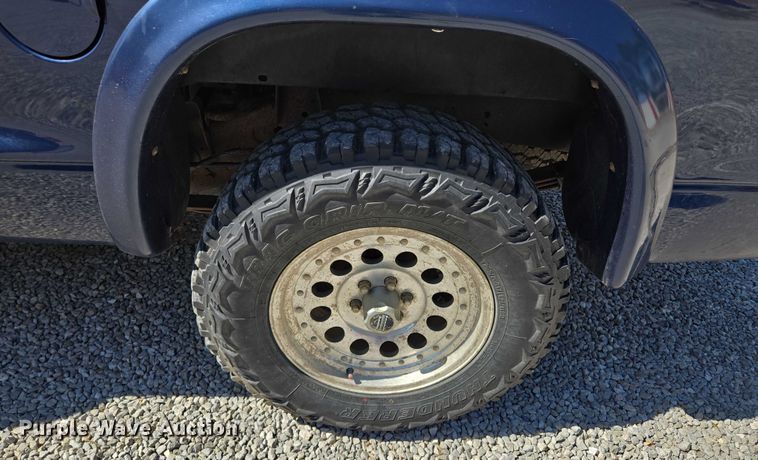 image for item EM7377 2003 Dodge Dakota Quad Cab pickup truck