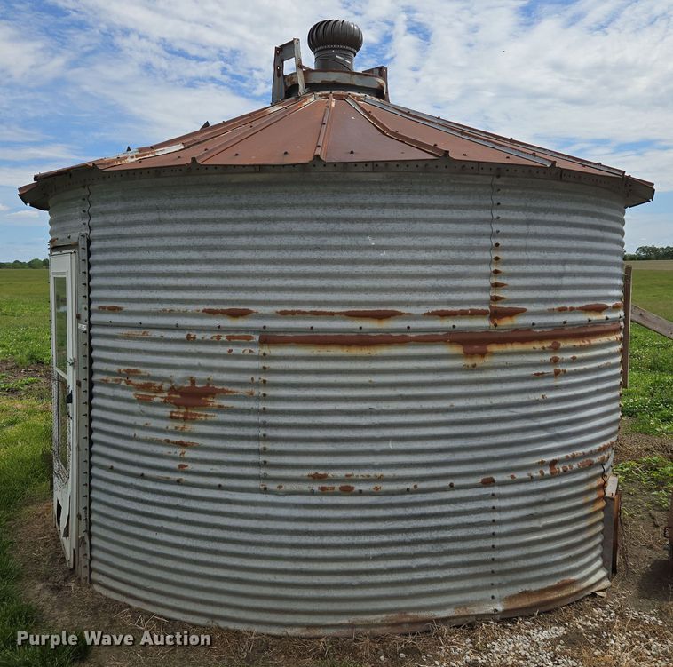 image for item EM7380 Chicken coop