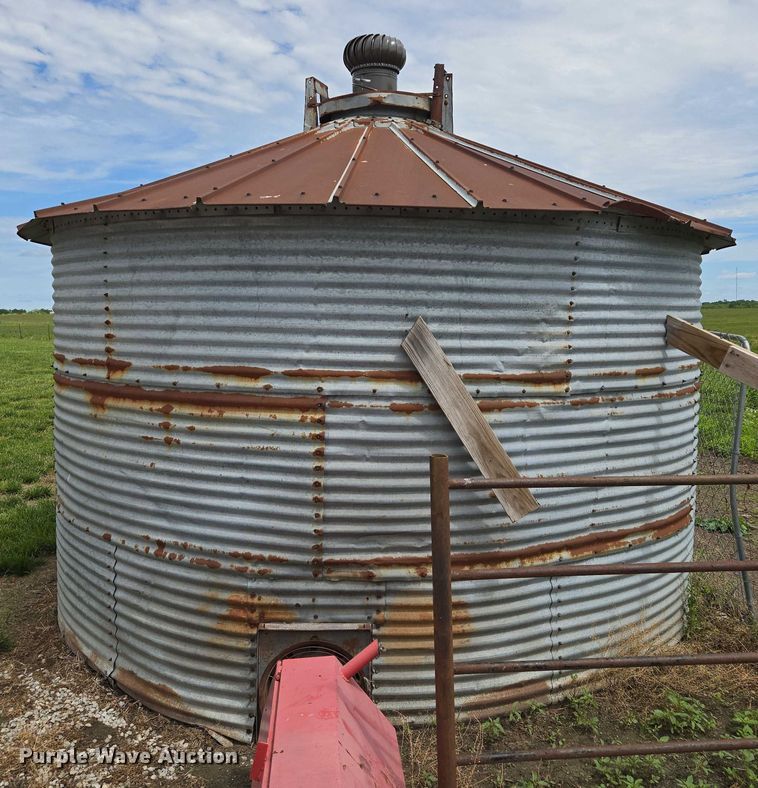 image for item EM7380 Chicken coop