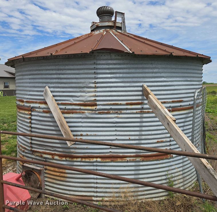 image for item EM7380 Chicken coop