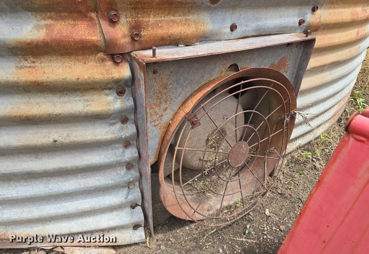 image for item EM7380 Chicken coop