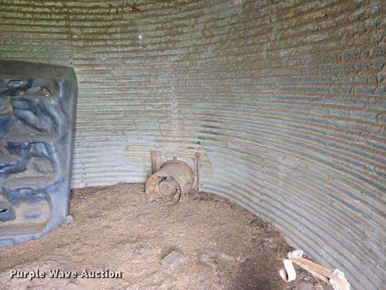 image for item EM7380 Chicken coop