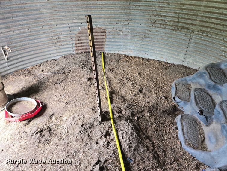 image for item EM7380 Chicken coop