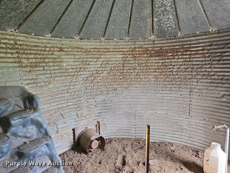 image for item EM7380 Chicken coop