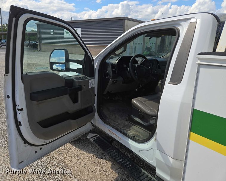 image for item EM7429 2018 Ford F550 Super Duty XL utility / service truck