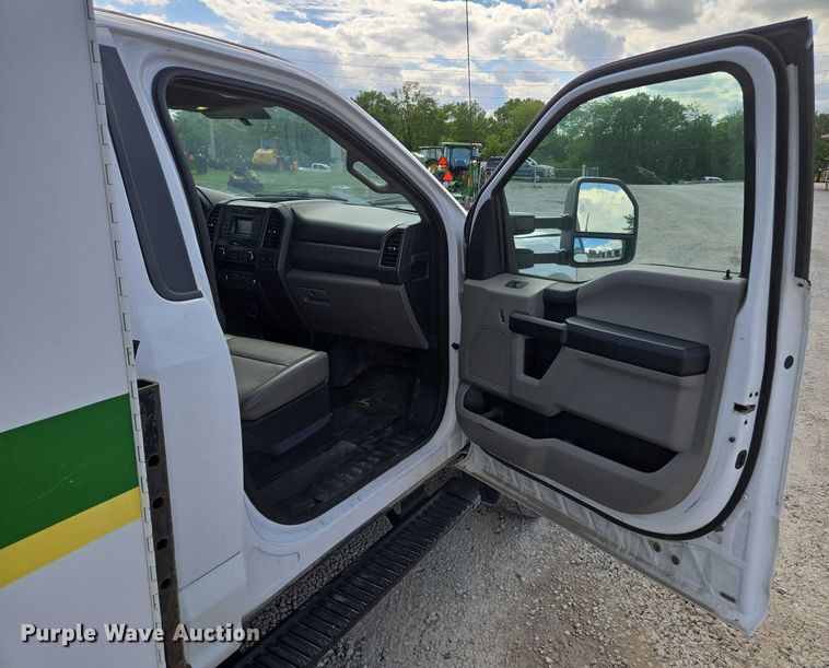 image for item EM7429 2018 Ford F550 Super Duty XL utility / service truck