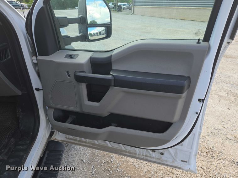 image for item EM7429 2018 Ford F550 Super Duty XL utility / service truck