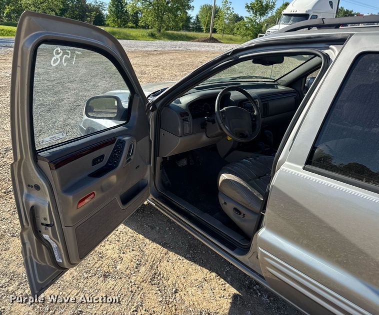 image for item EN4555 2000 Jeep Grand Cherokee Limited SUV