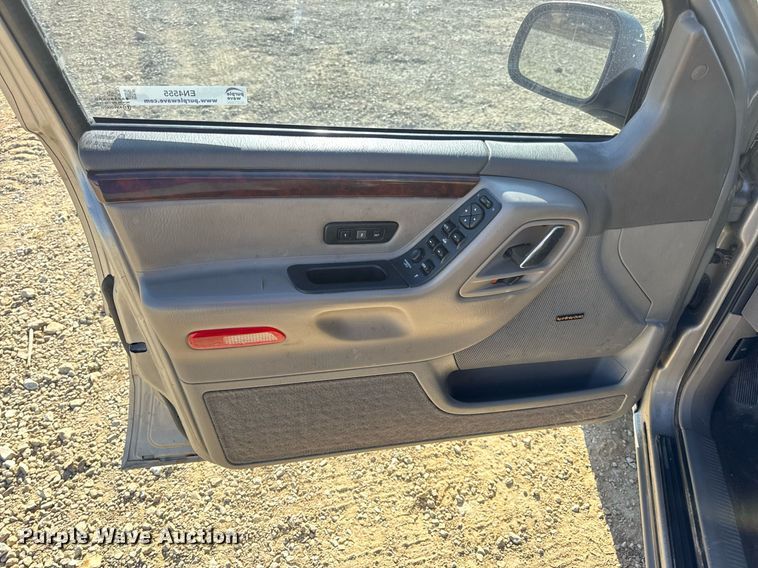 image for item EN4555 2000 Jeep Grand Cherokee Limited SUV