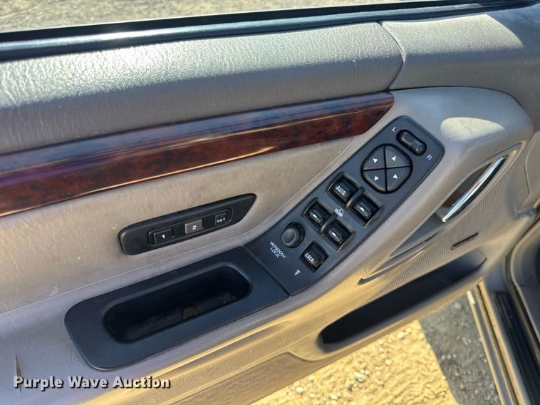 image for item EN4555 2000 Jeep Grand Cherokee Limited SUV