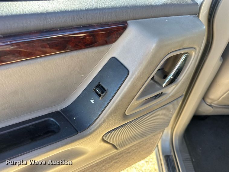 image for item EN4555 2000 Jeep Grand Cherokee Limited SUV