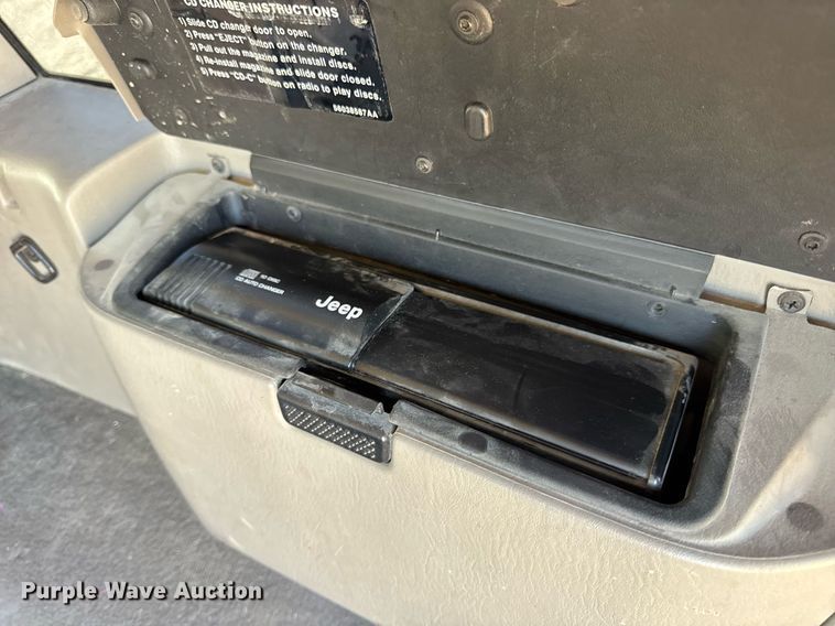 image for item EN4555 2000 Jeep Grand Cherokee Limited SUV