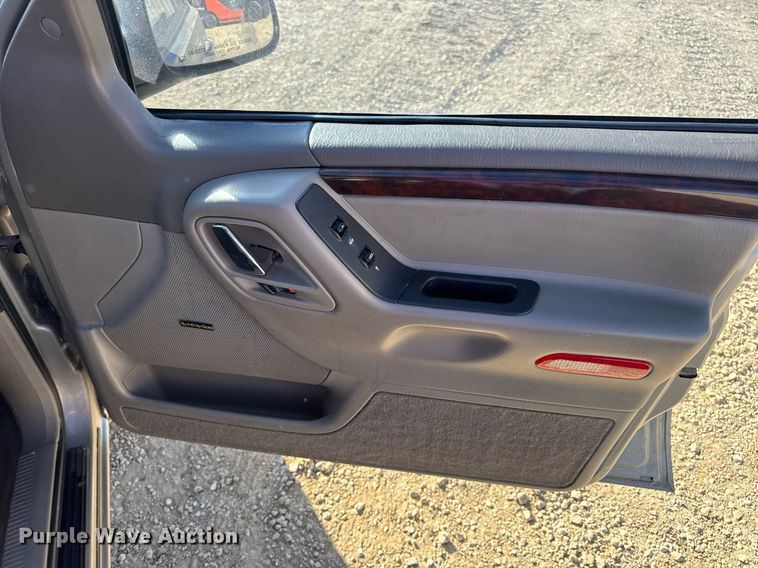 image for item EN4555 2000 Jeep Grand Cherokee Limited SUV