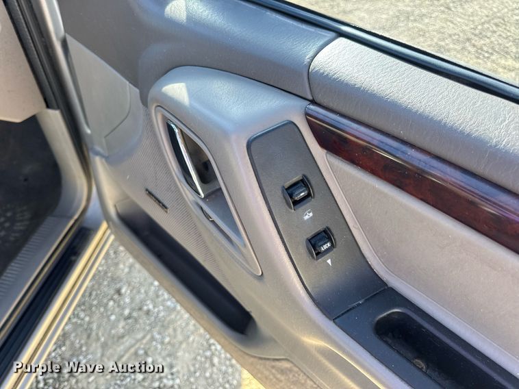 image for item EN4555 2000 Jeep Grand Cherokee Limited SUV