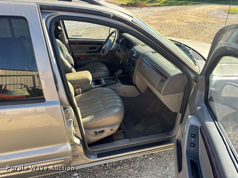 image for item EN4555 2000 Jeep Grand Cherokee Limited SUV