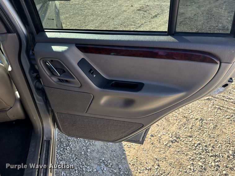 image for item EN4555 2000 Jeep Grand Cherokee Limited SUV