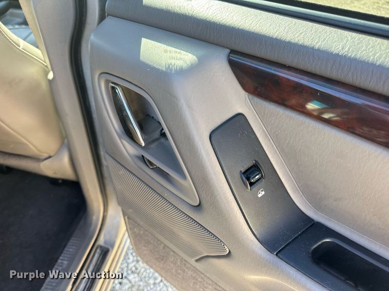 image for item EN4555 2000 Jeep Grand Cherokee Limited SUV