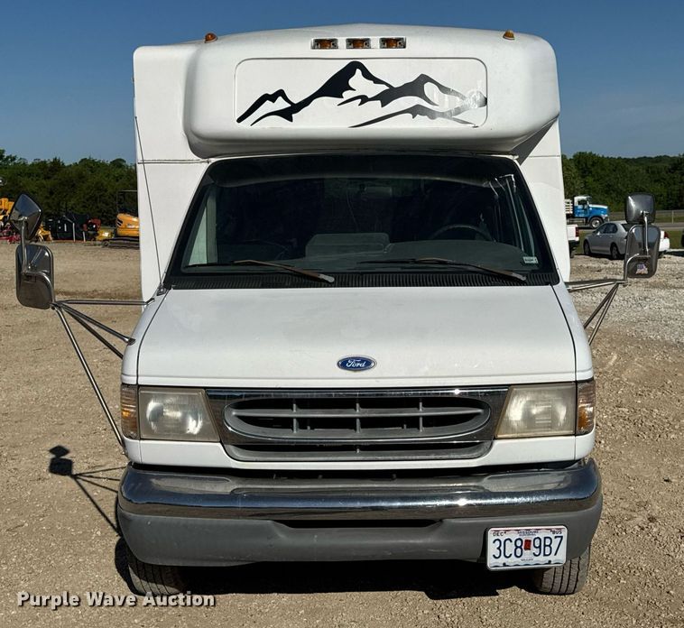 image for item EN4556 1997 Ford E450 Super Duty shuttle bus