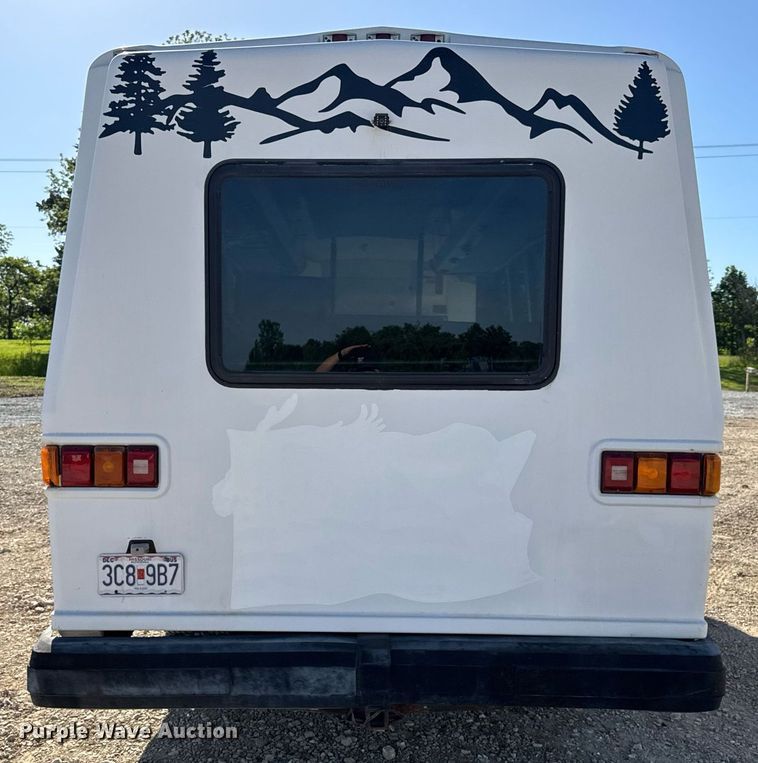 image for item EN4556 1997 Ford E450 Super Duty shuttle bus