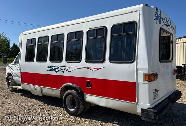 image for item EN4556 1997 Ford E450 Super Duty shuttle bus