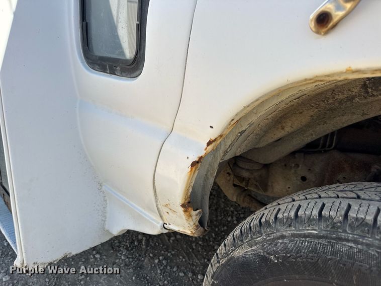 image for item EN4556 1997 Ford E450 Super Duty shuttle bus