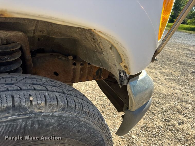 image for item EN4556 1997 Ford E450 Super Duty shuttle bus