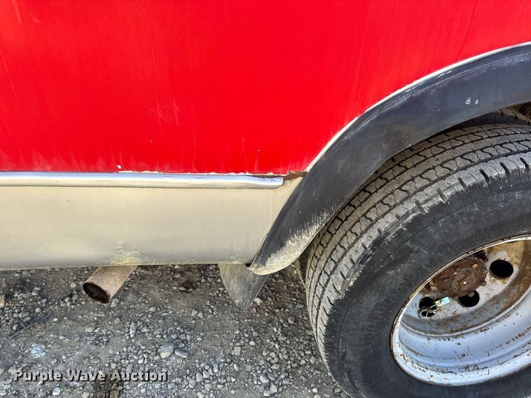 image for item EN4556 1997 Ford E450 Super Duty shuttle bus