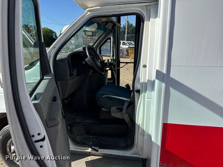 image for item EN4556 1997 Ford E450 Super Duty shuttle bus
