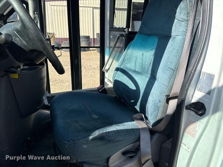 image for item EN4556 1997 Ford E450 Super Duty shuttle bus