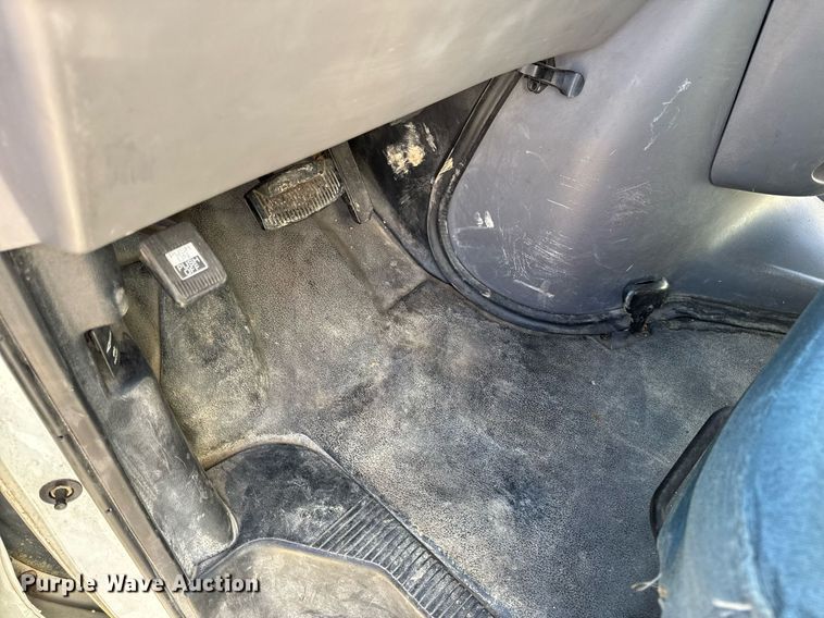 image for item EN4556 1997 Ford E450 Super Duty shuttle bus