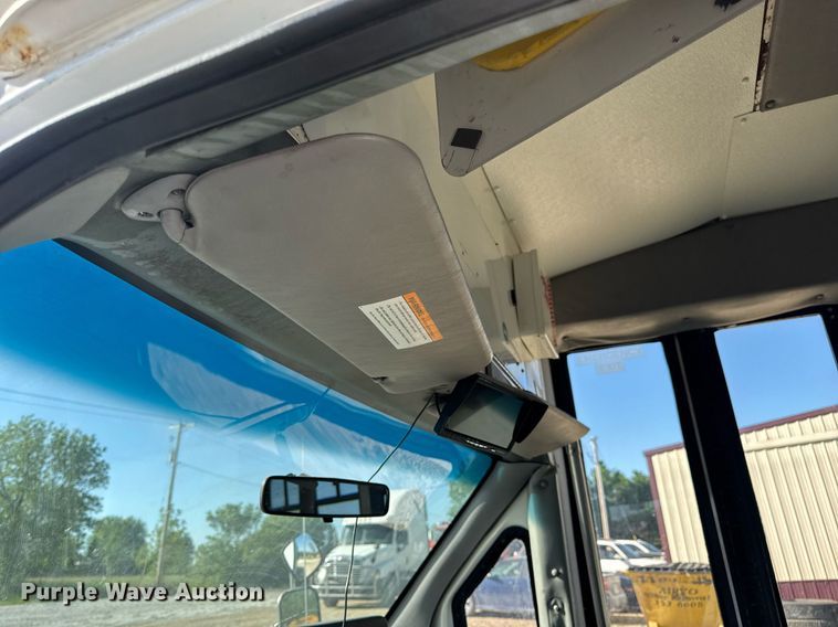 image for item EN4556 1997 Ford E450 Super Duty shuttle bus