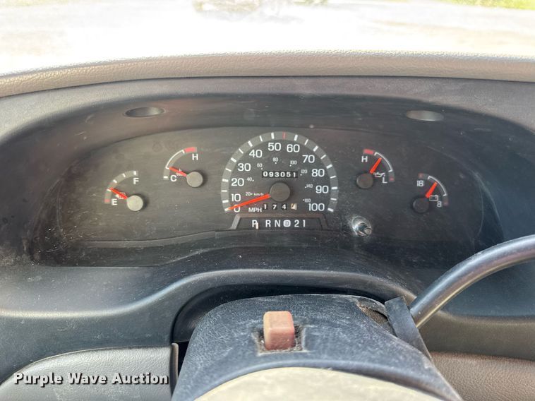 image for item EN4556 1997 Ford E450 Super Duty shuttle bus