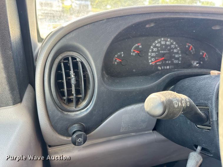 image for item EN4556 1997 Ford E450 Super Duty shuttle bus