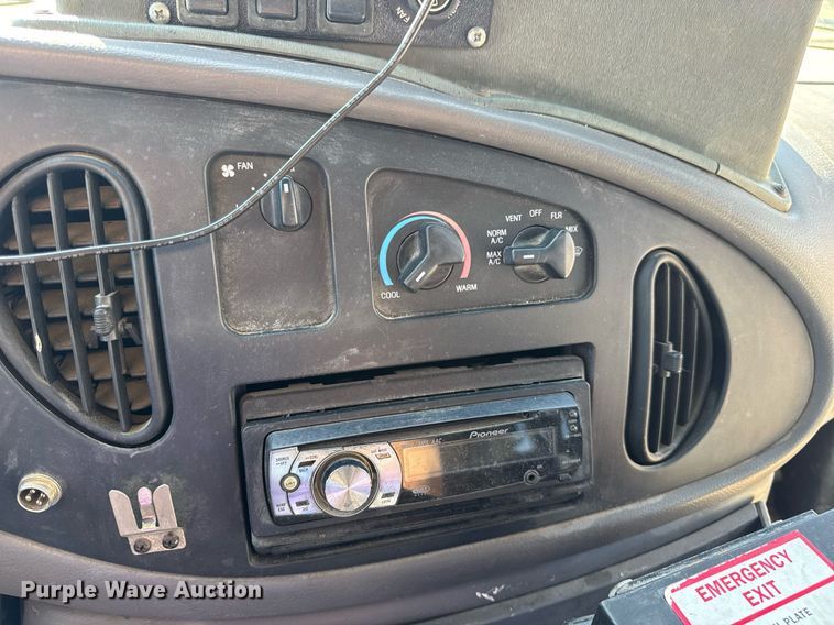 image for item EN4556 1997 Ford E450 Super Duty shuttle bus