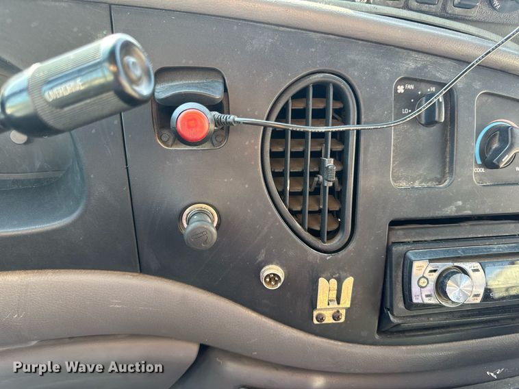 image for item EN4556 1997 Ford E450 Super Duty shuttle bus