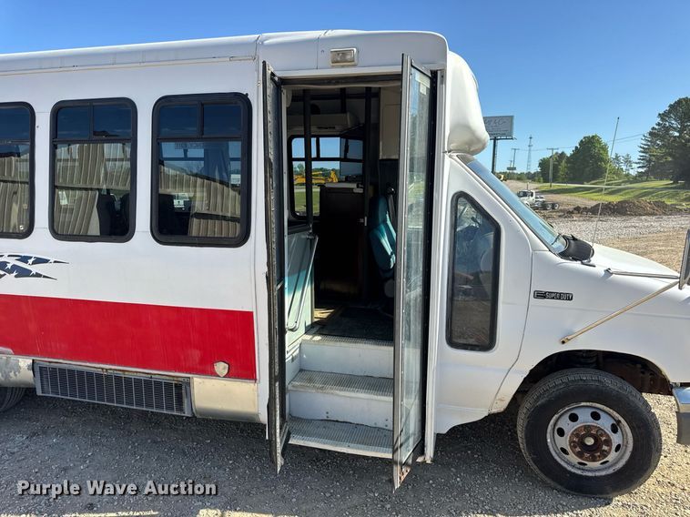 image for item EN4556 1997 Ford E450 Super Duty shuttle bus