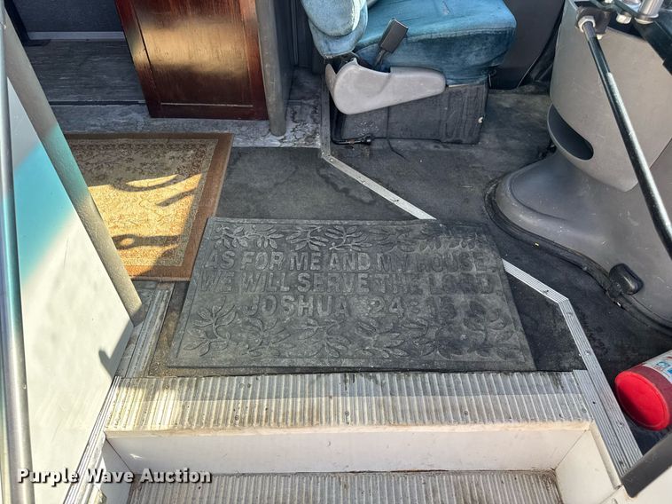 image for item EN4556 1997 Ford E450 Super Duty shuttle bus